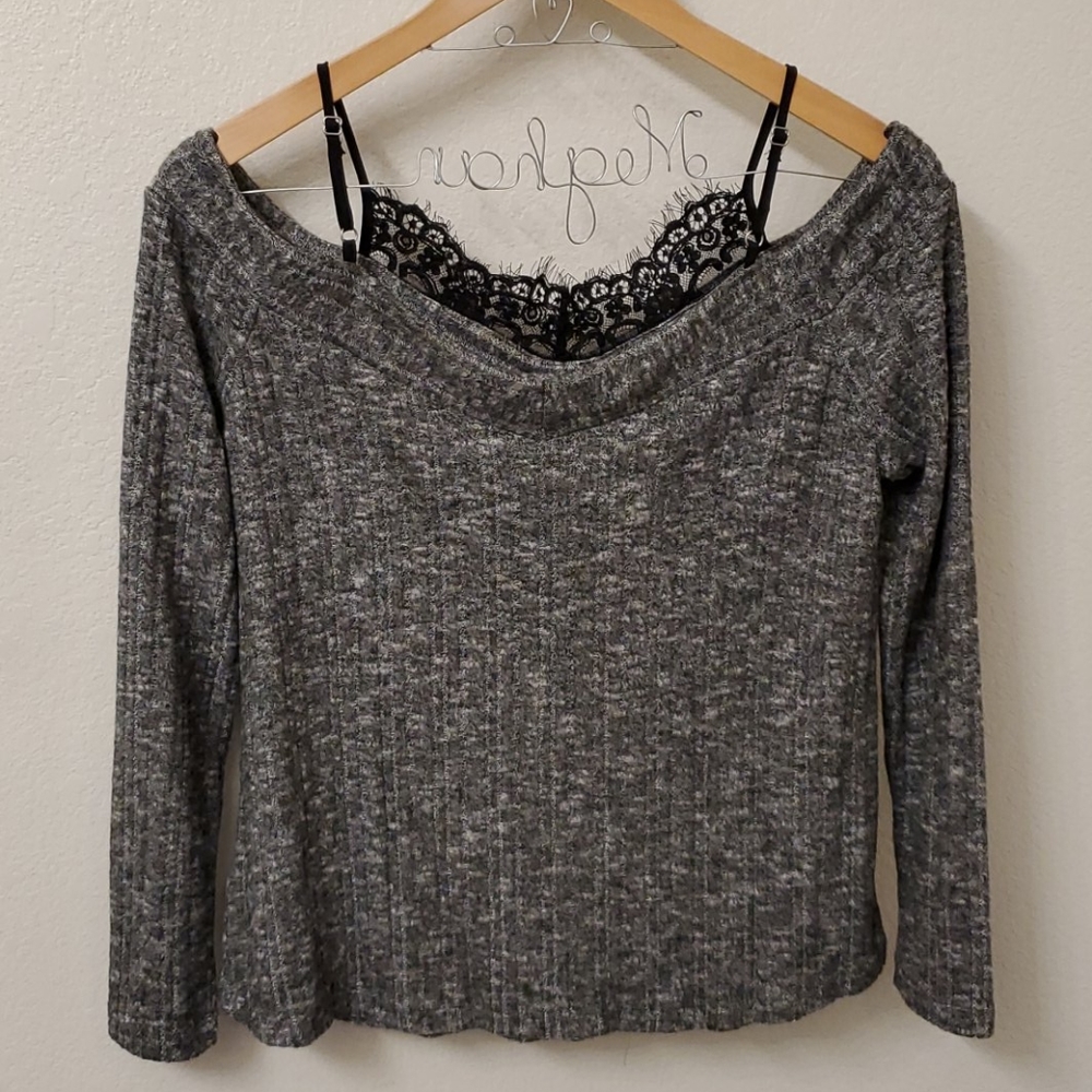Lace Inset Cold Shoulder Top - Picture 4 of 5